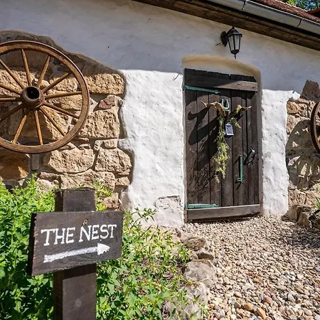 Couple Retreat In A Historic Loft Surrounded By Nature شقة Ploczki Gorne