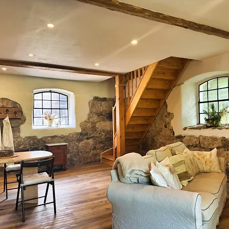 Couple Retreat In A Historic Loft Surrounded By Nature شقة Ploczki Gorne