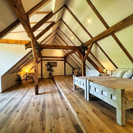 شقة Couple Retreat In A Historic Loft Surrounded By Nature